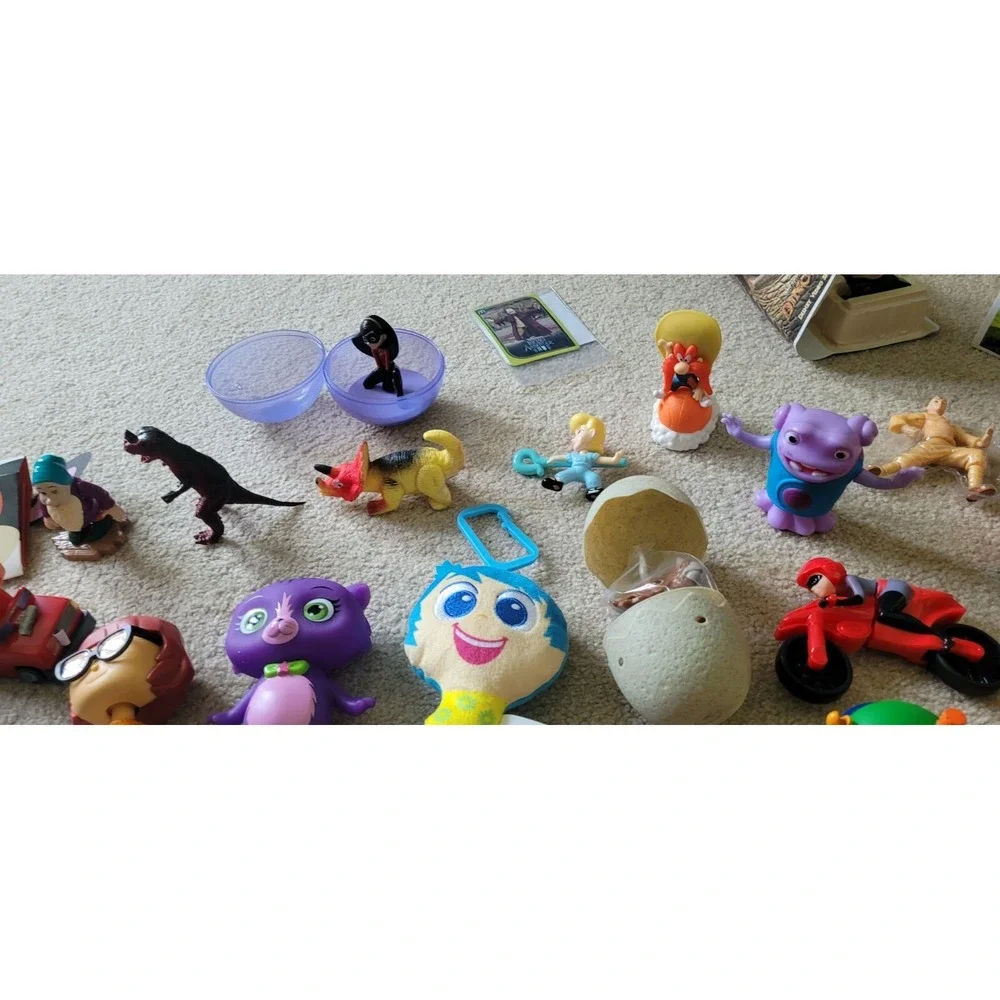 Huge Lot (92) of Vintage Mostly McDonalds Toys! Disney, & More‎